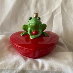 Department 56 Someday My Prince Will Come Frog Covered Heart Dish